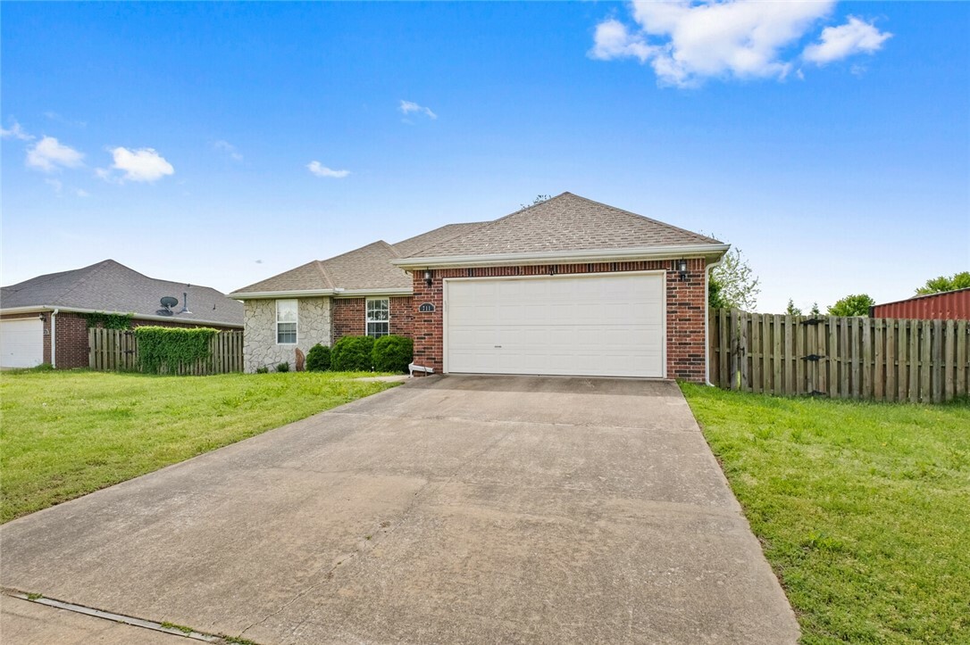 Property Photo: 711 Reisling Street AR 72719