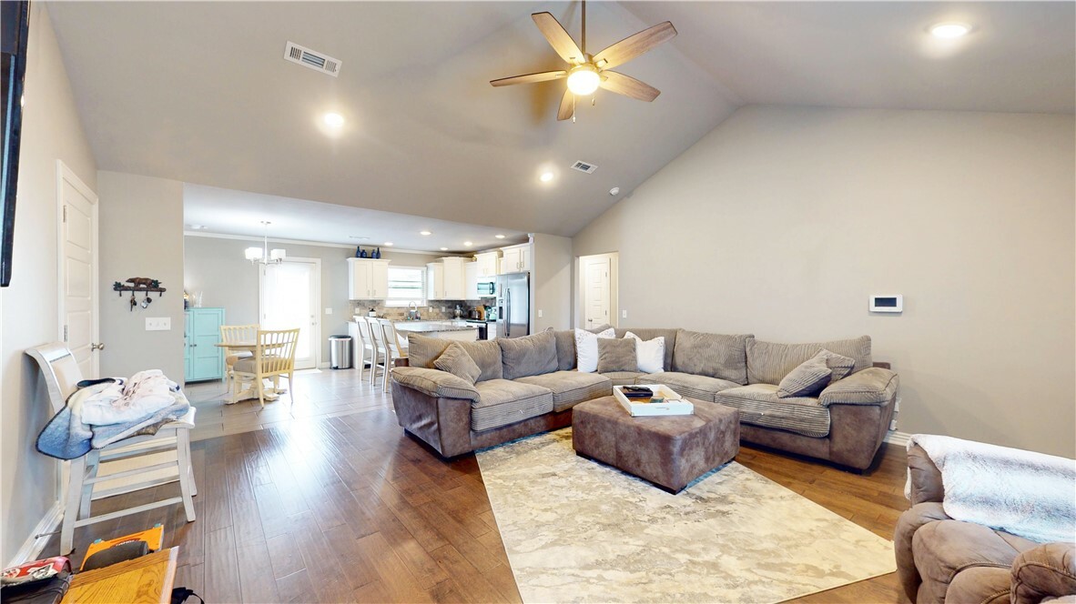 Property Photo:  809 NW 64th Avenue  AR 72713 
