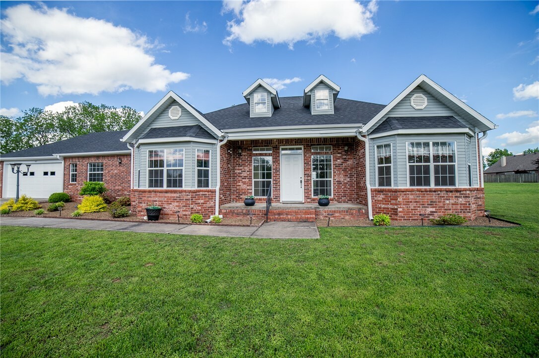 Property Photo: 307 E Edmondson Avenue AR 72764
