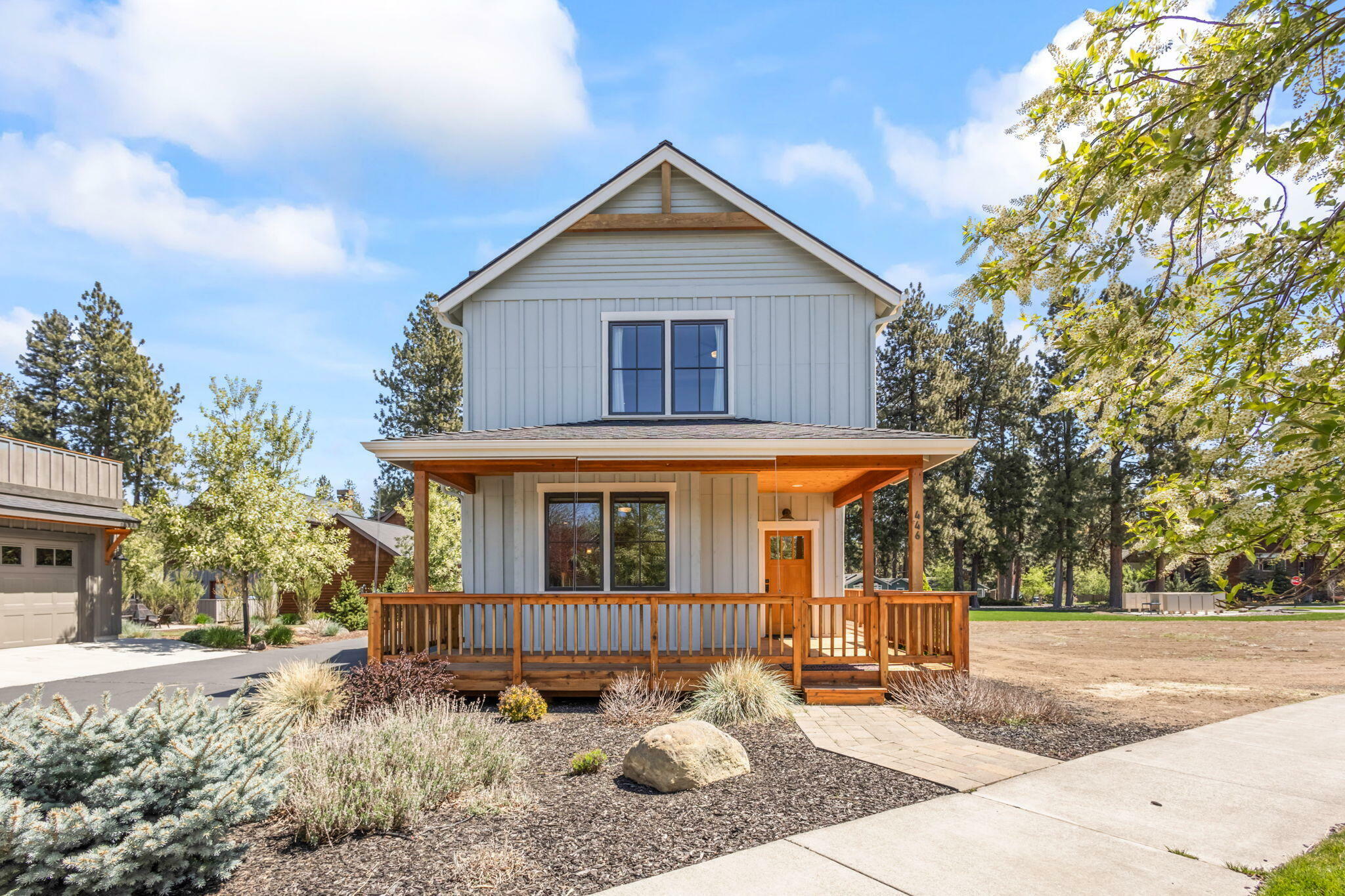 Property Photo: 446 S Cottonwood Street OR 97759