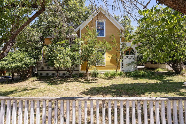 220 8th Street  Jacksonville OR 97530 photo