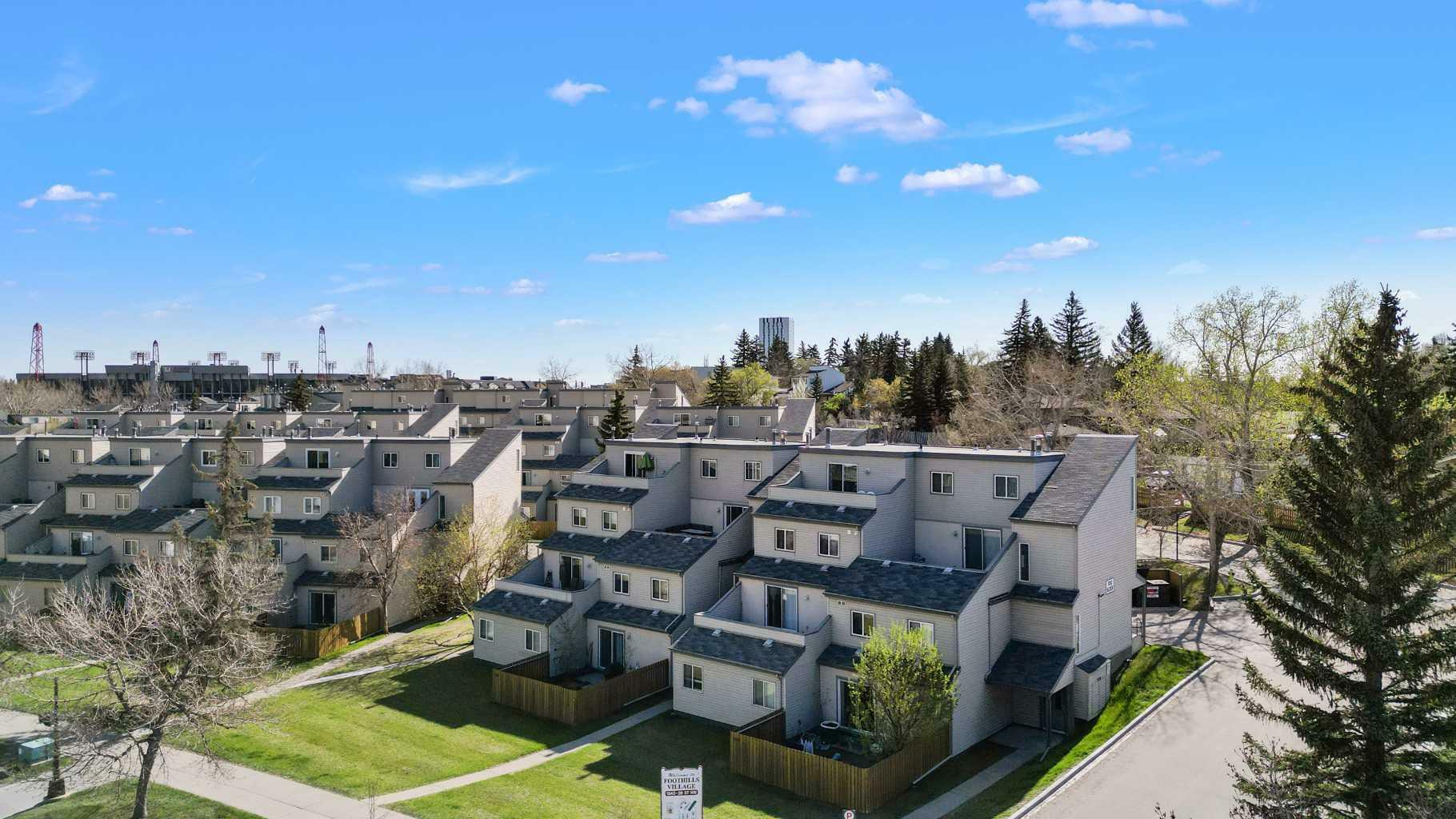 Property Photo: 1540 29 Street NW 1104 AB T2N 4M1