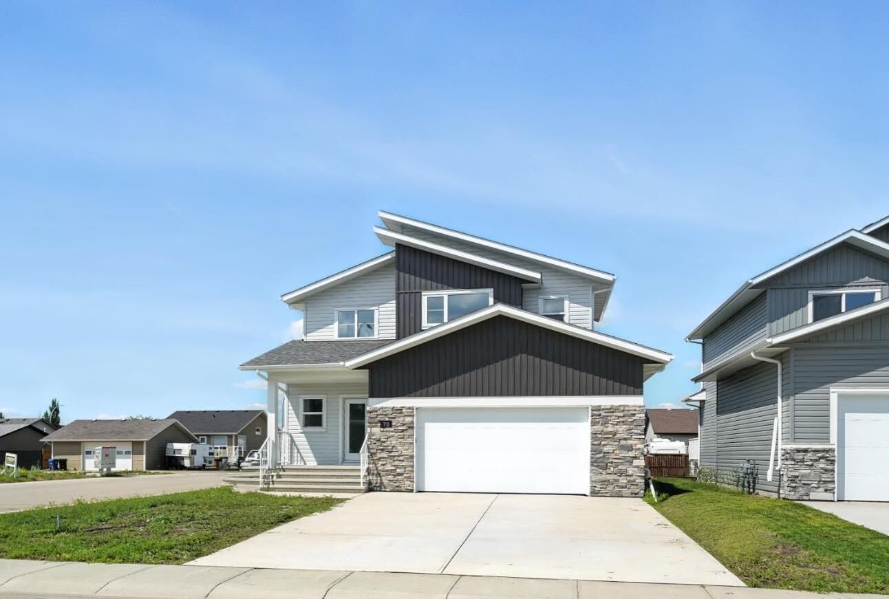 Property Photo: 70 Palmer Circle AB T0M 0J2