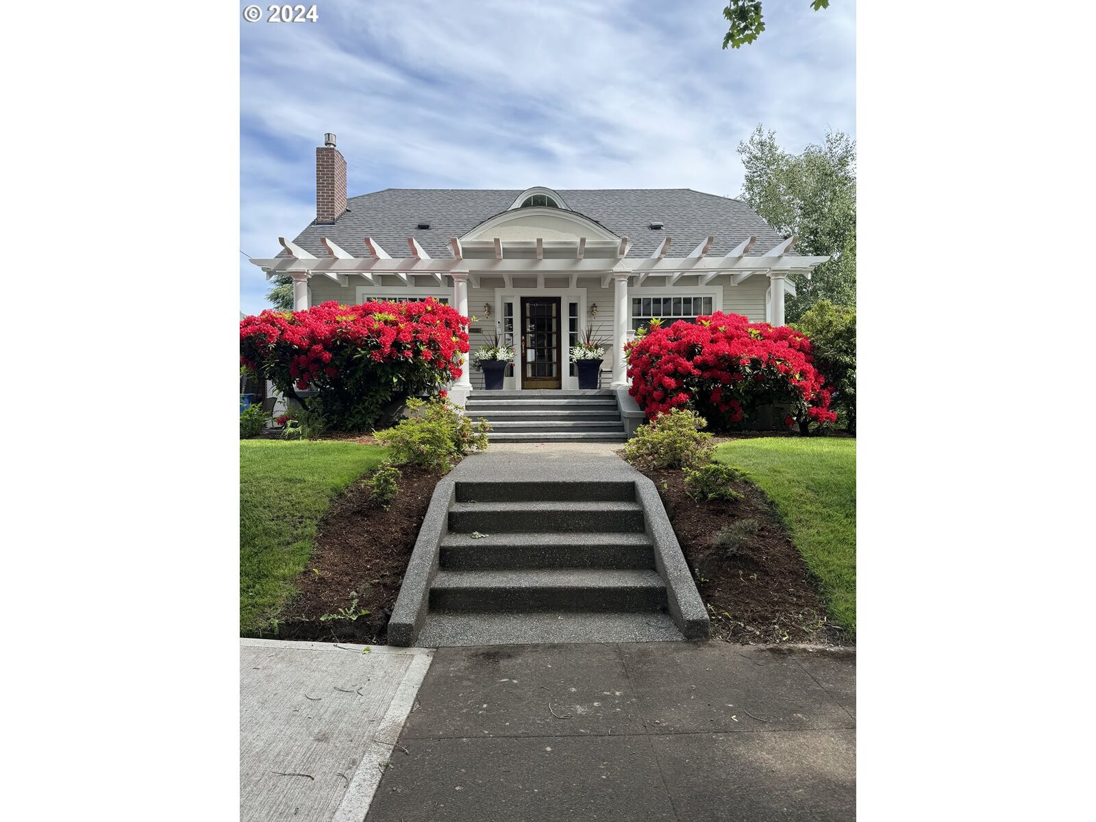 Property Photo:  700 W 23rd St  WA 98660 