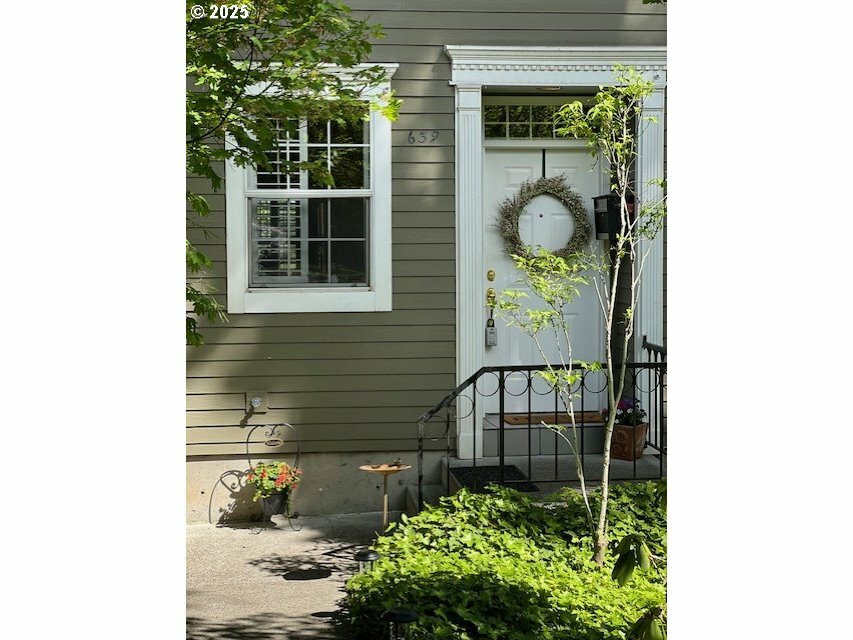Property Photo: 639 1st St OR 97034
