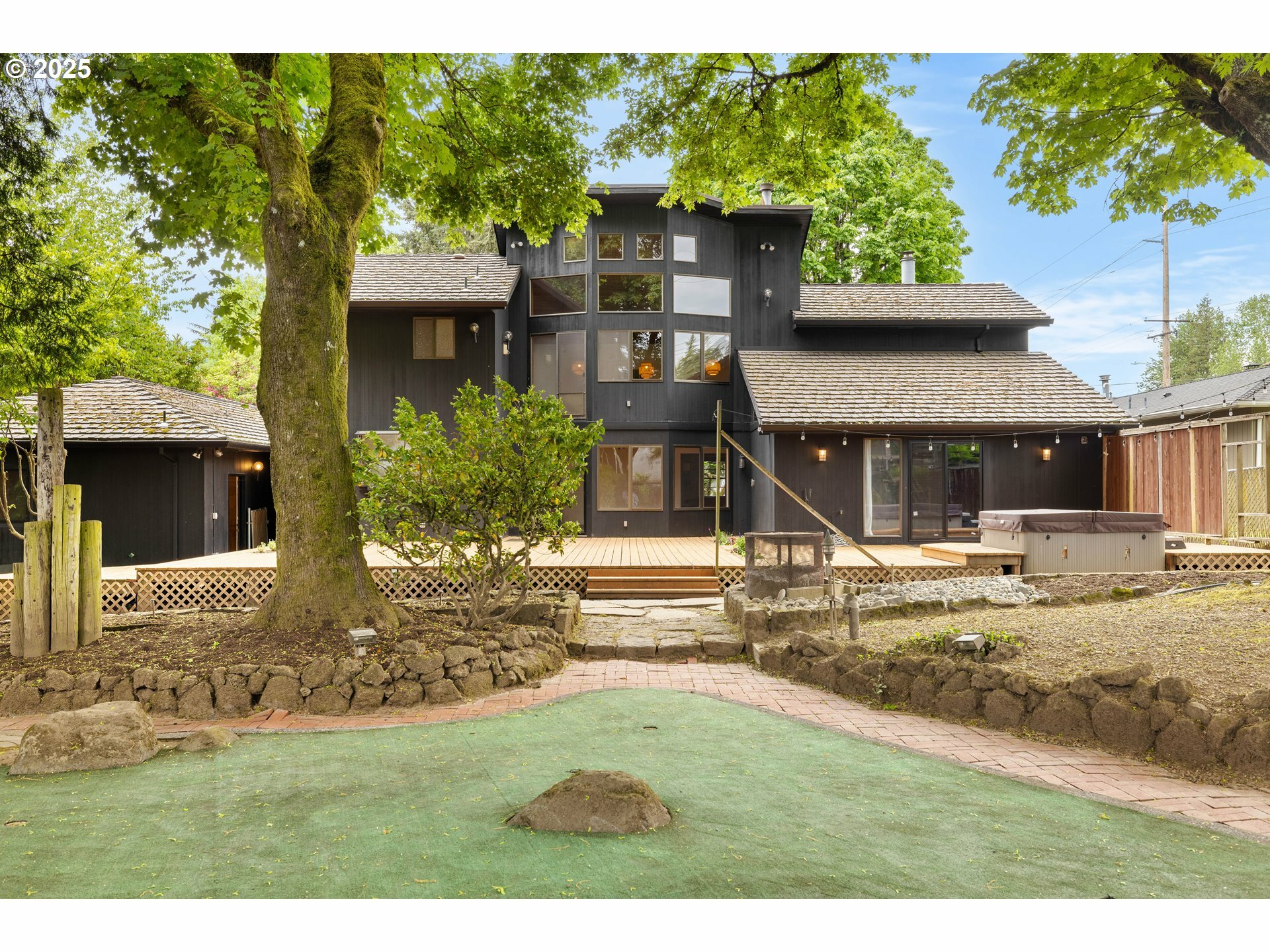 Property Photo: 1940 SW 71st Ave OR 97225