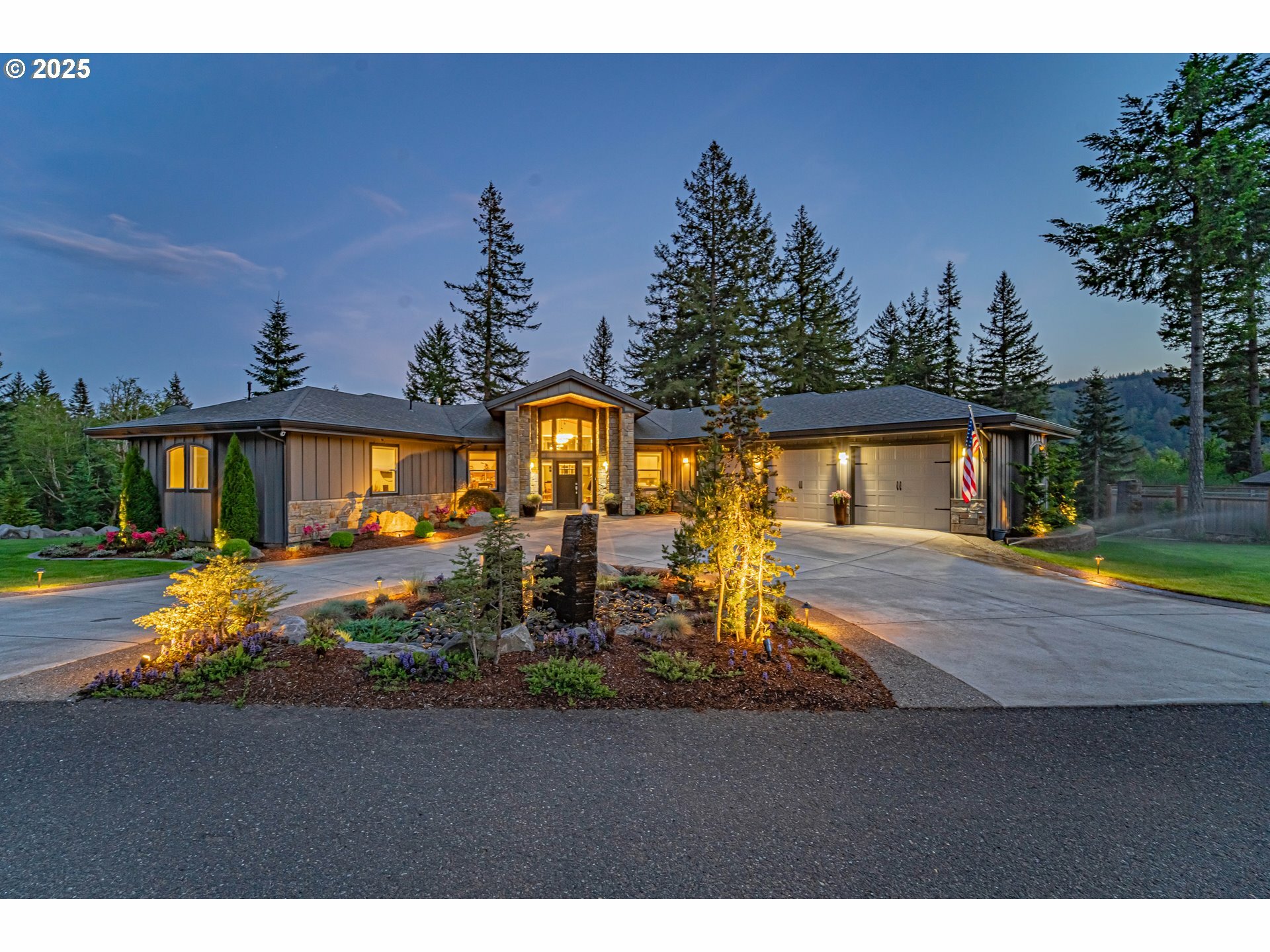Property Photo: 201 Thompson Dr WA 98671