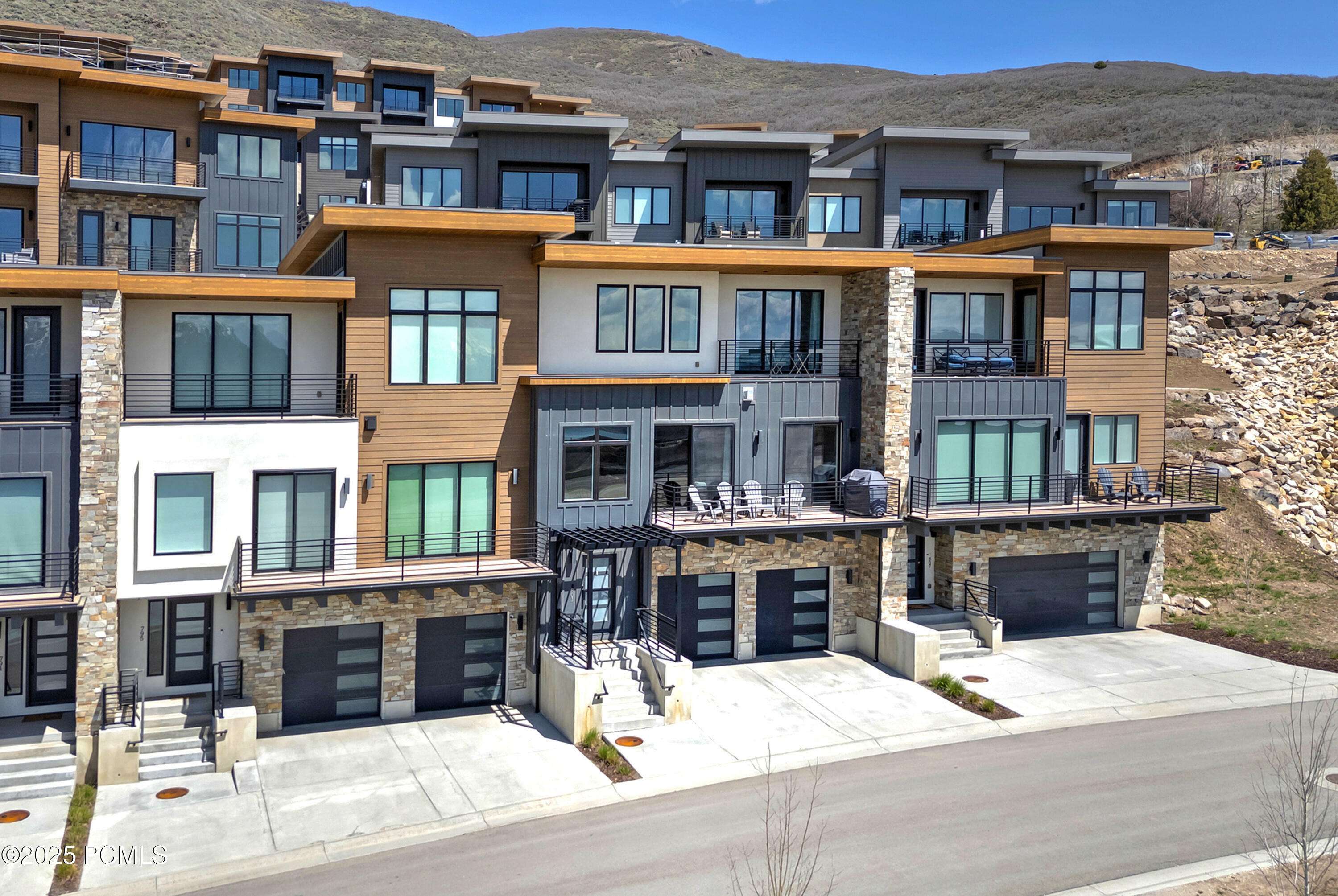 Property Photo: 801 E Klaim Drive UT 84036