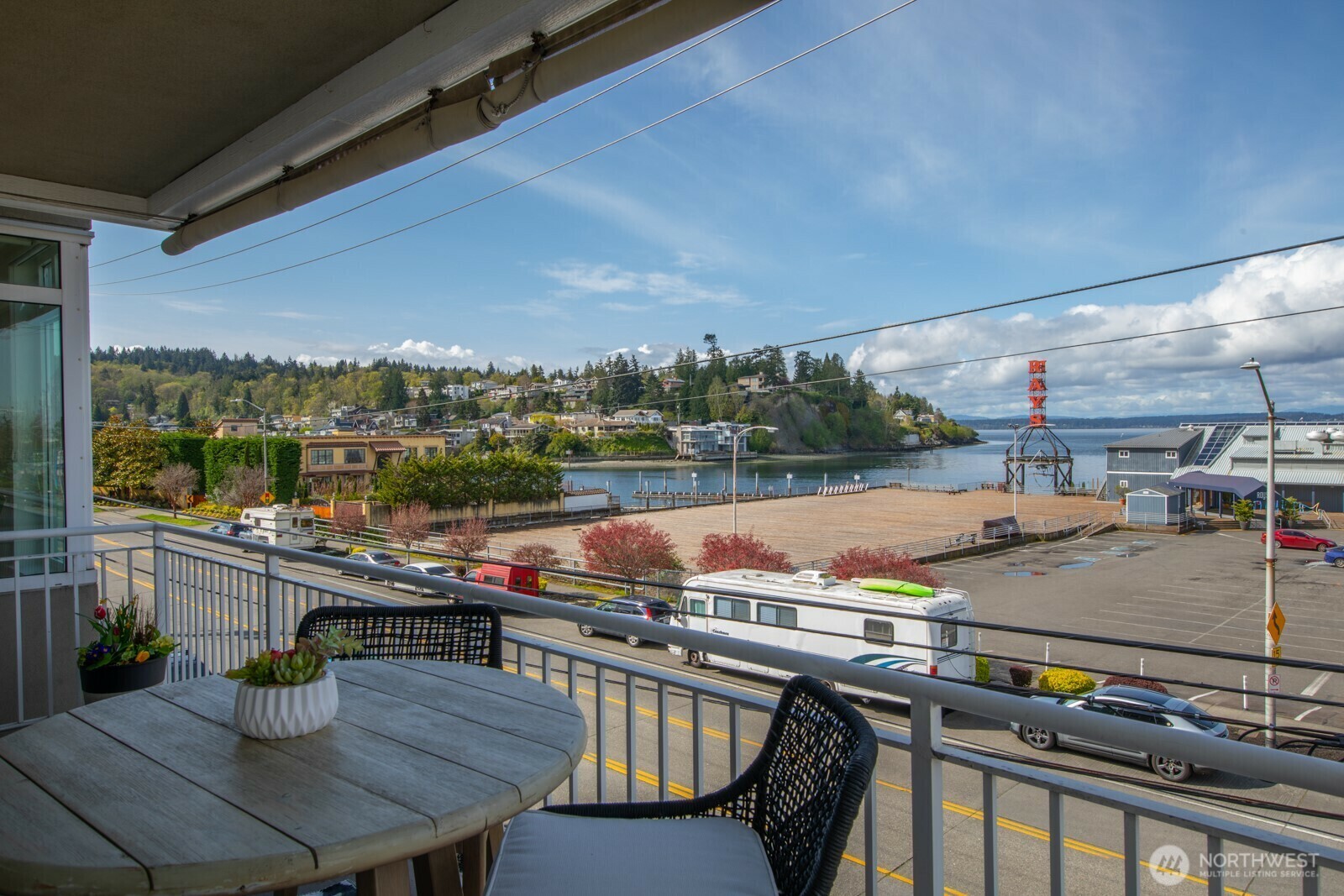 Property Photo: 6042 Seaview Avenue NW 301 WA 98107