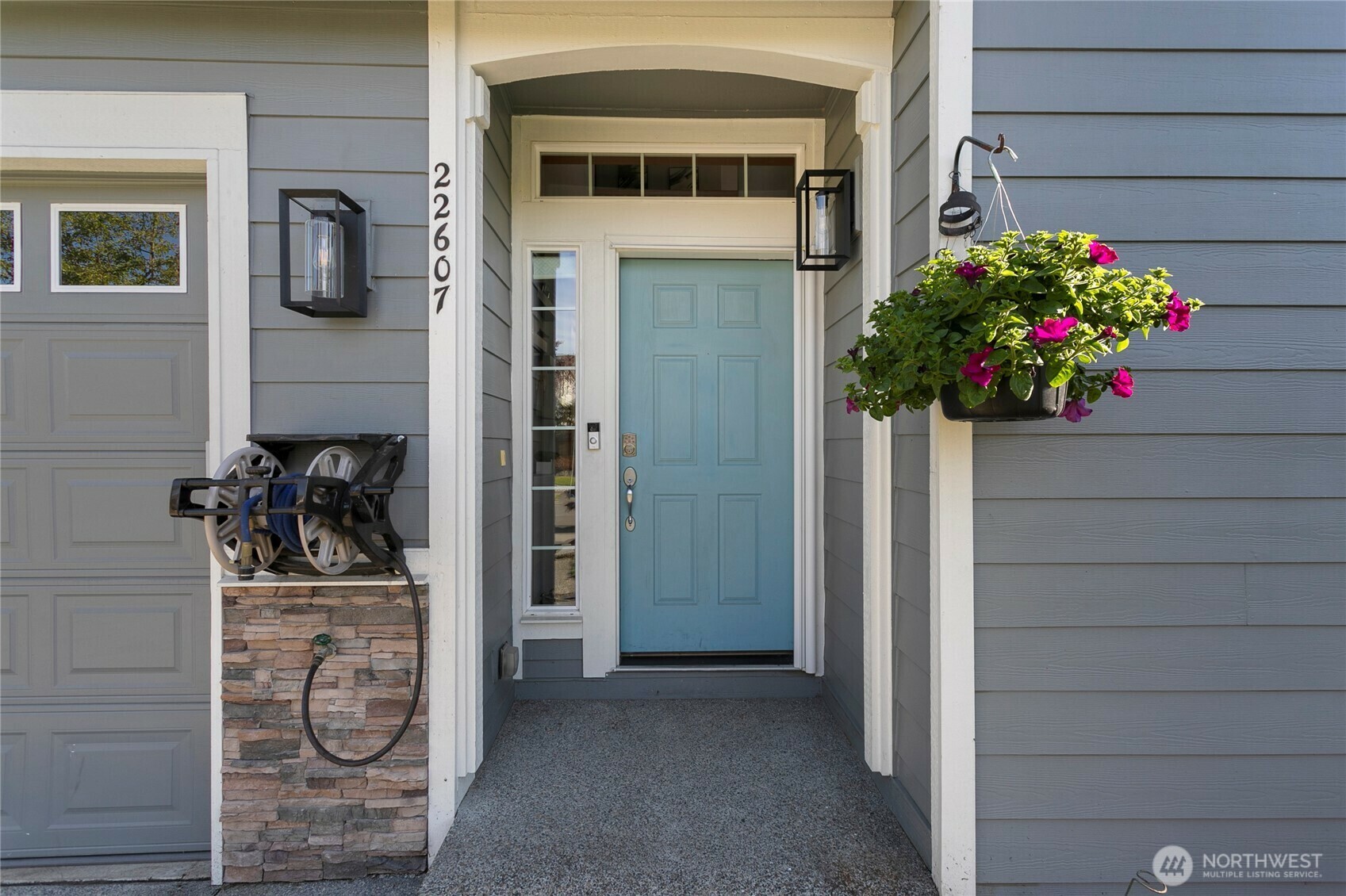 Property Photo: 22607 SE 271st Street WA 98038
