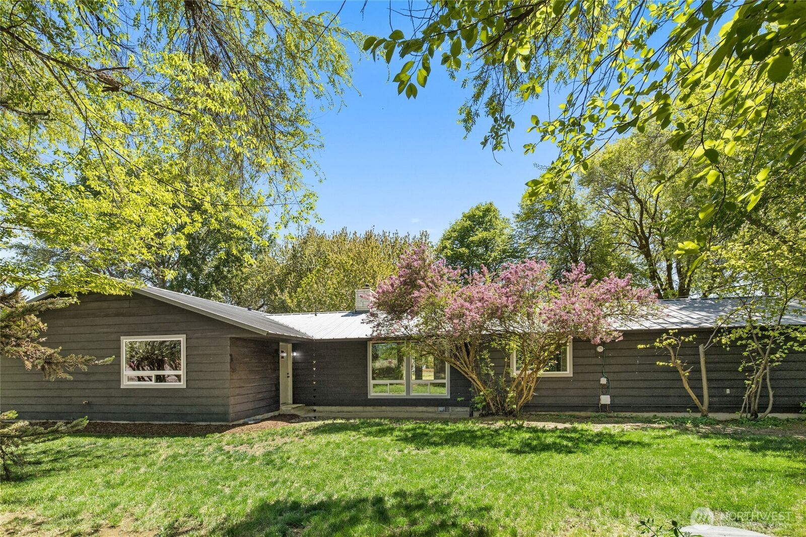 Property Photo:  290  Game Farm Road  WA 98926 