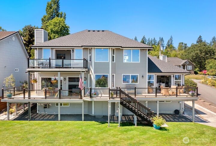 Property Photo:  2585  Alaska Avenue E  WA 98366 