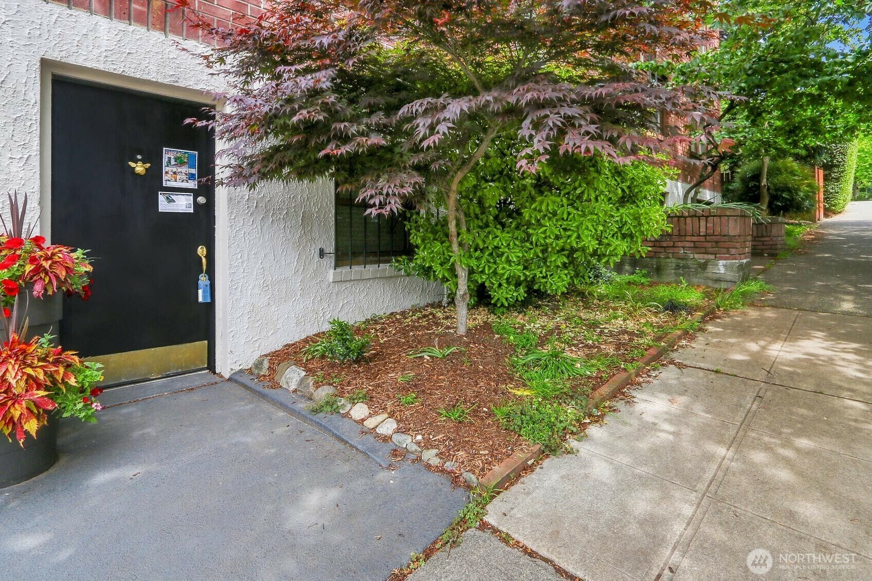 Property Photo: 516 E Thomas Street 105 WA 98102