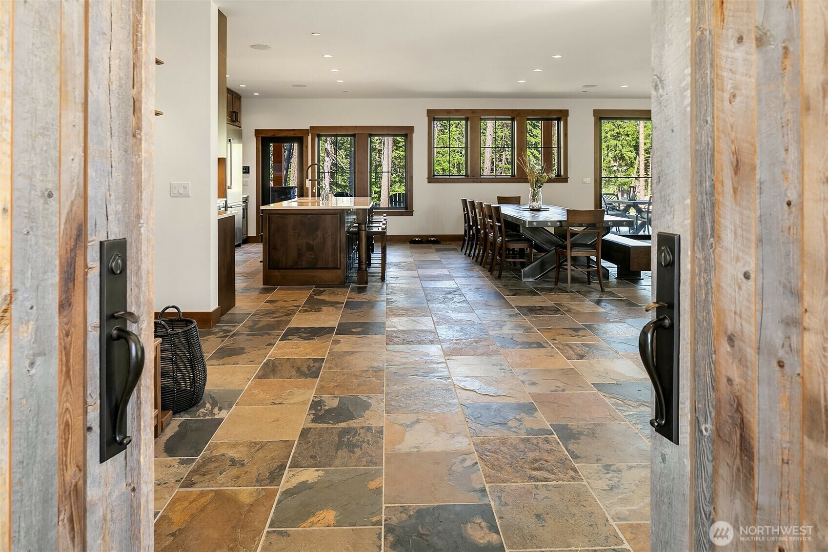 Property Photo: 350 Kings Court WA 98922