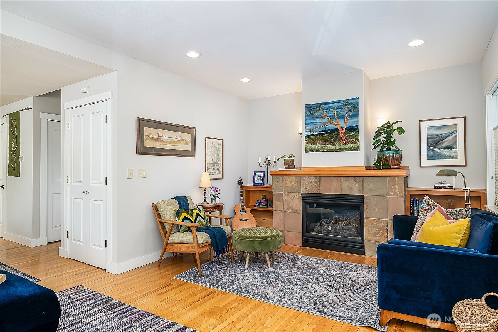 Property Photo: 2225 Eastlake Avenue E 102 WA 98102