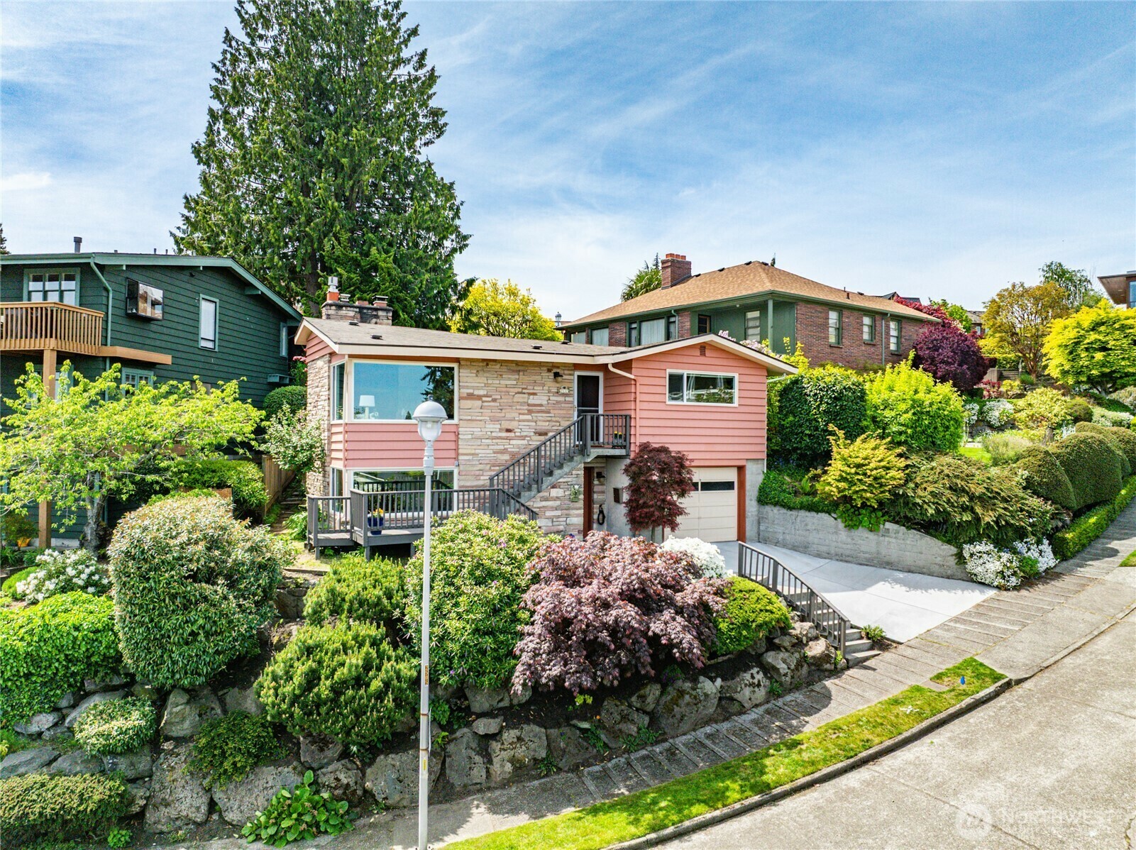 Property Photo: 2537 Montavista Place W WA 98199