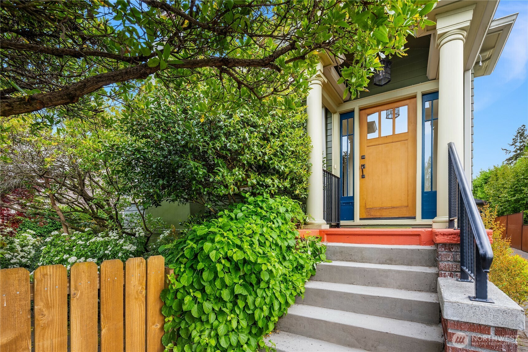 Property Photo: 2421 E Calhoun Street WA 98112