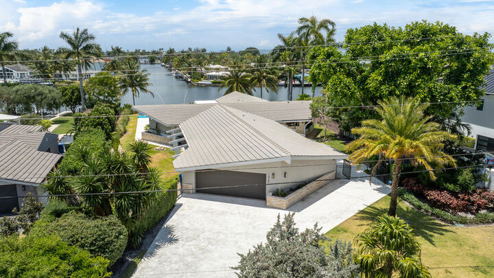 Property Photo: 1425 Middle River Drive FL 33304