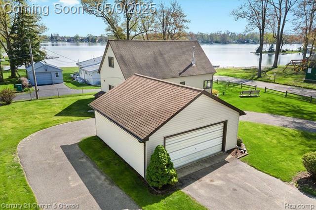Property Photo: 1645 Grinshaw Street MI 48382