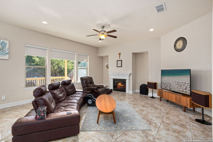 Property Photo: 2902 Winter Gorge TX 78259