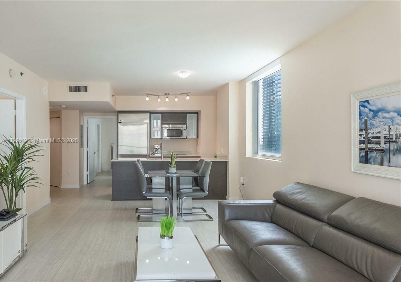 Property Photo: 500 Brickell Ave 1907 FL 33131