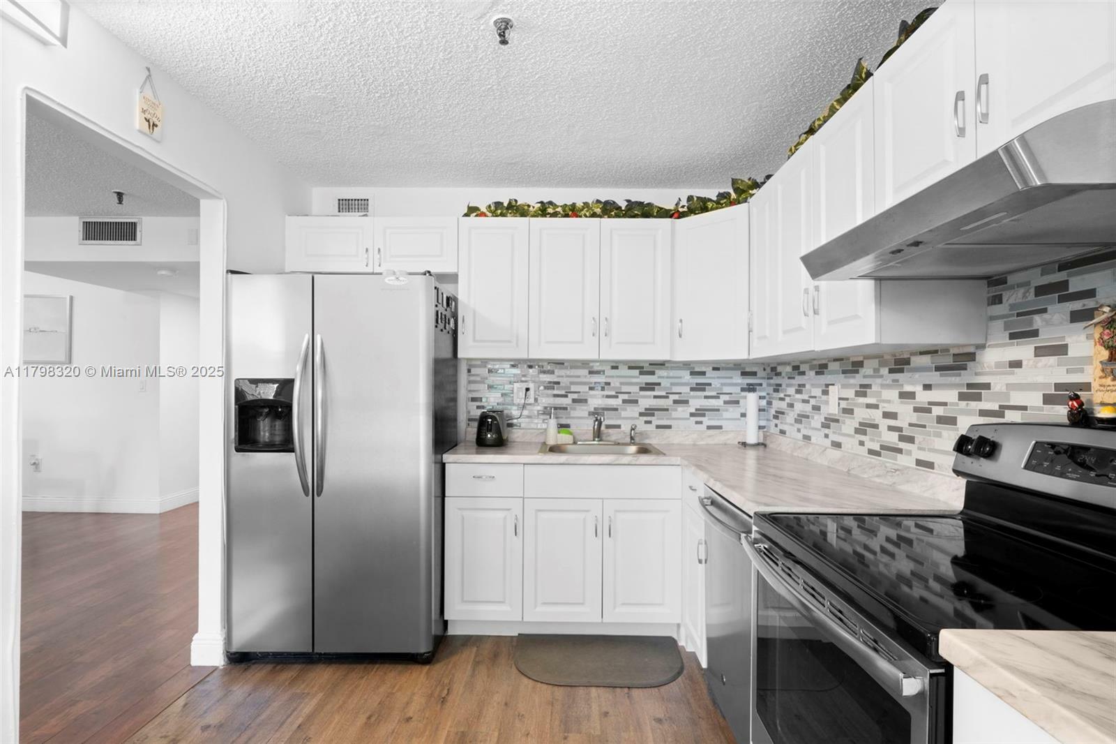 Property Photo: 665 NE 195th St 223 FL 33179