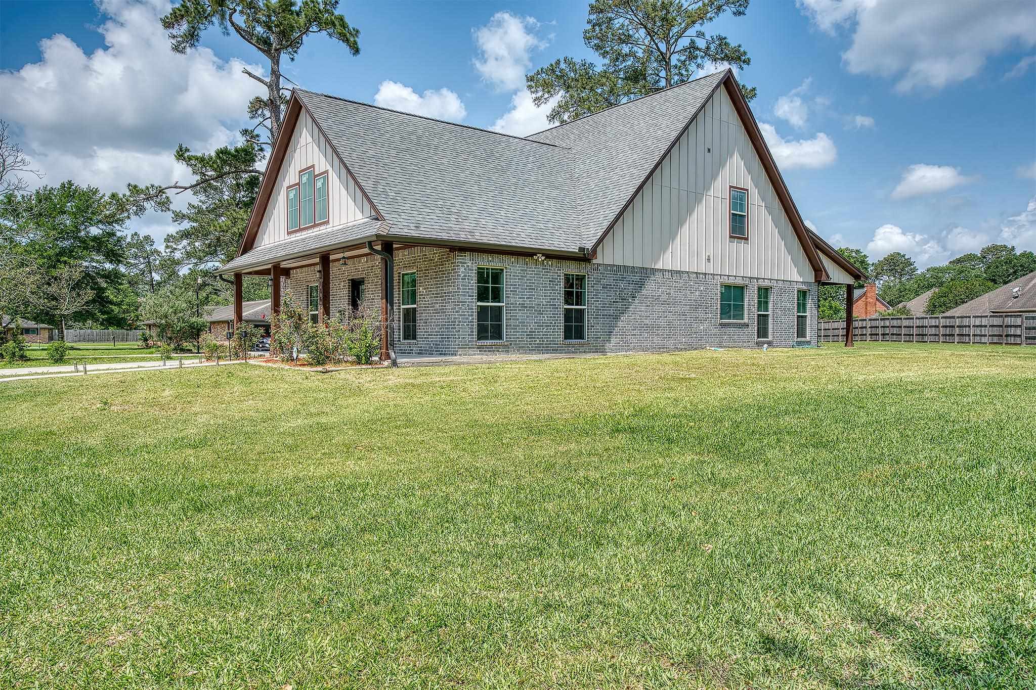 Property Photo:  1062 Bassett St  TX 77632 