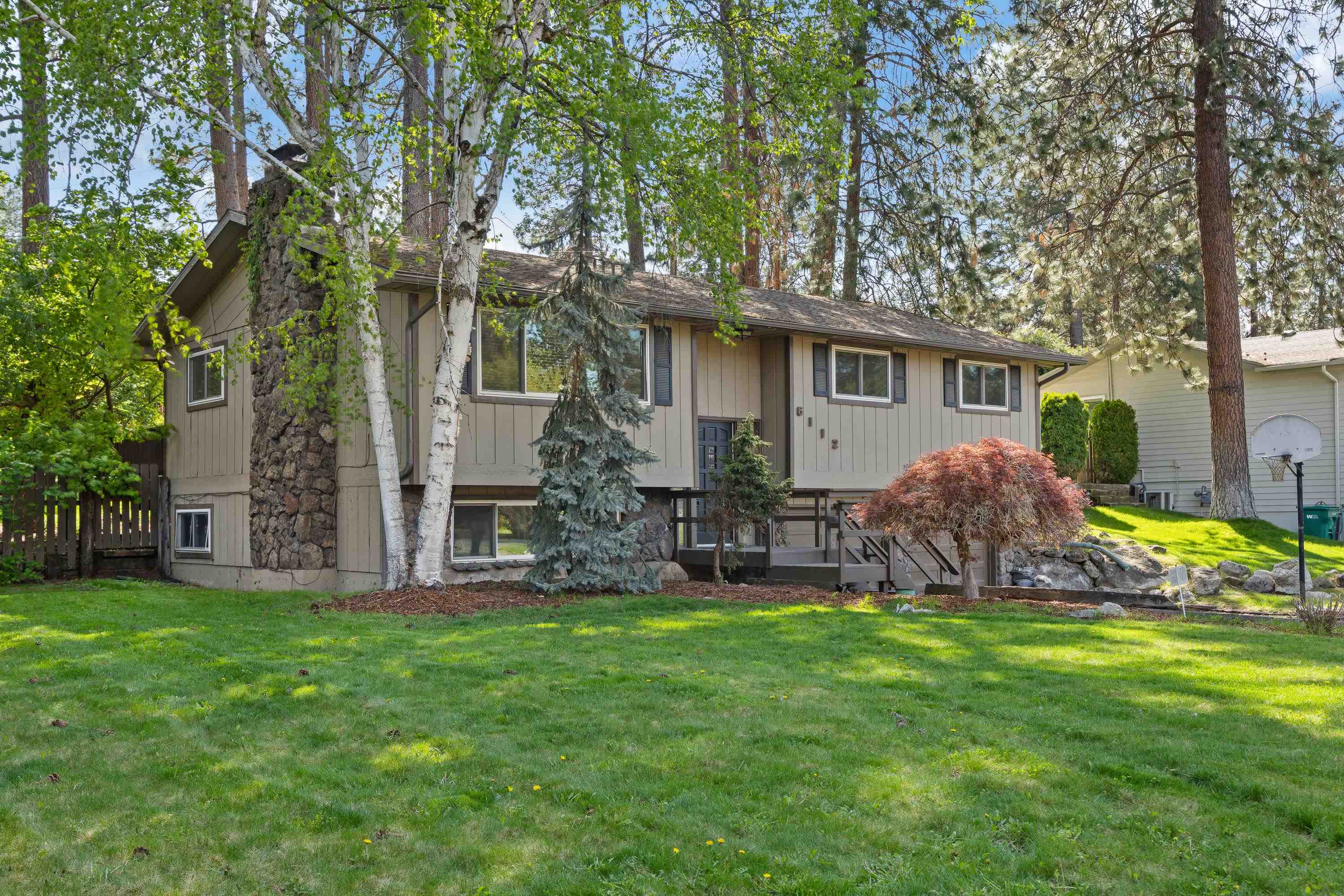 Property Photo: 6112 E Valleyview Dr WA 99212