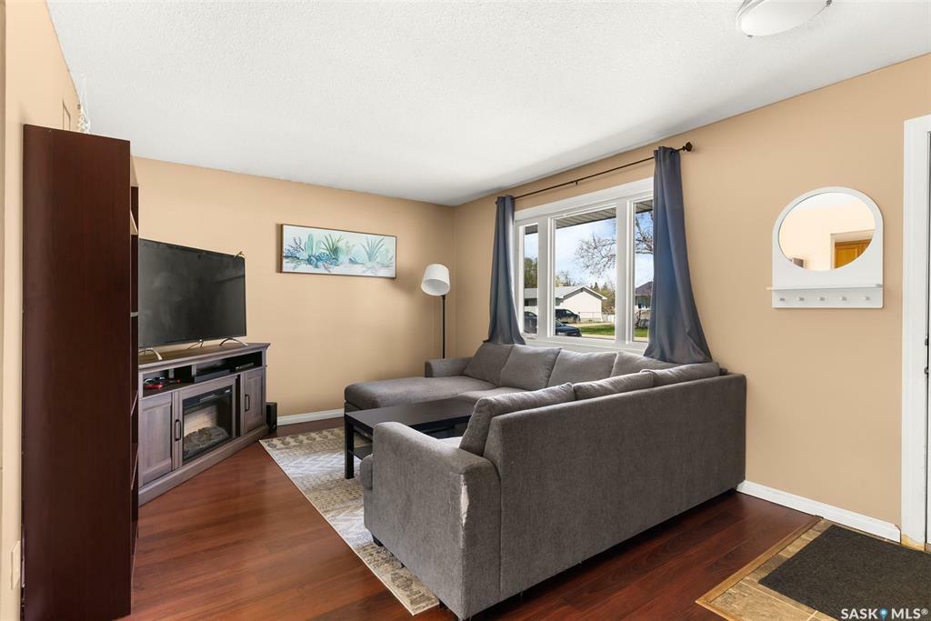 Property Photo: 328 Royal Street SK S4R 4Y4