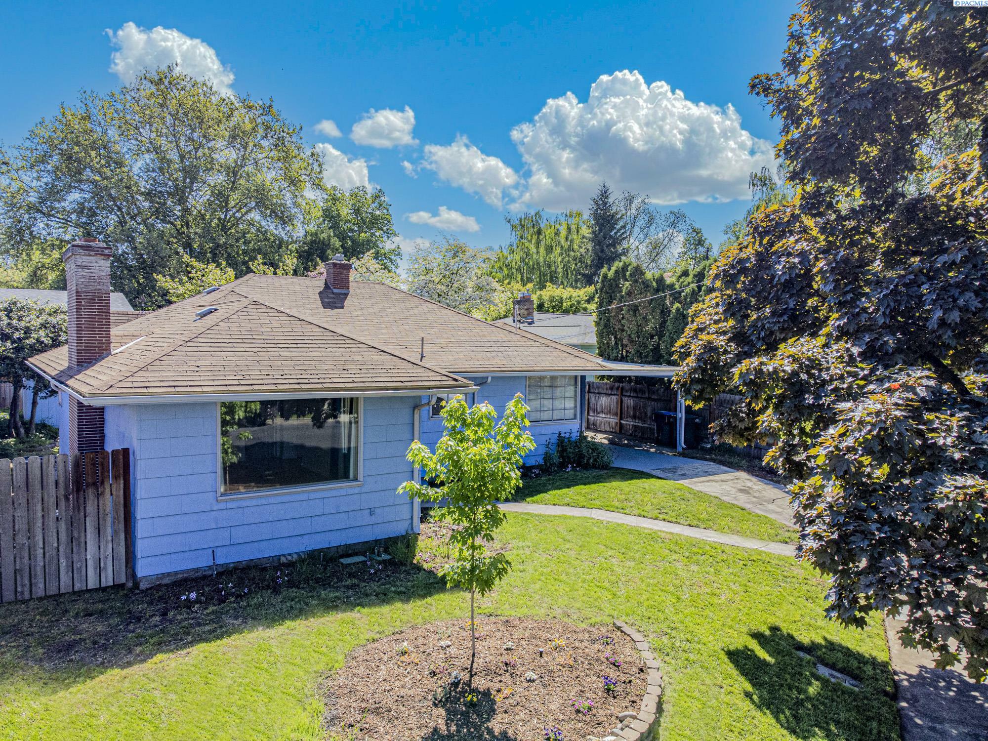 Property Photo: 1015 Catherine St WA 99362