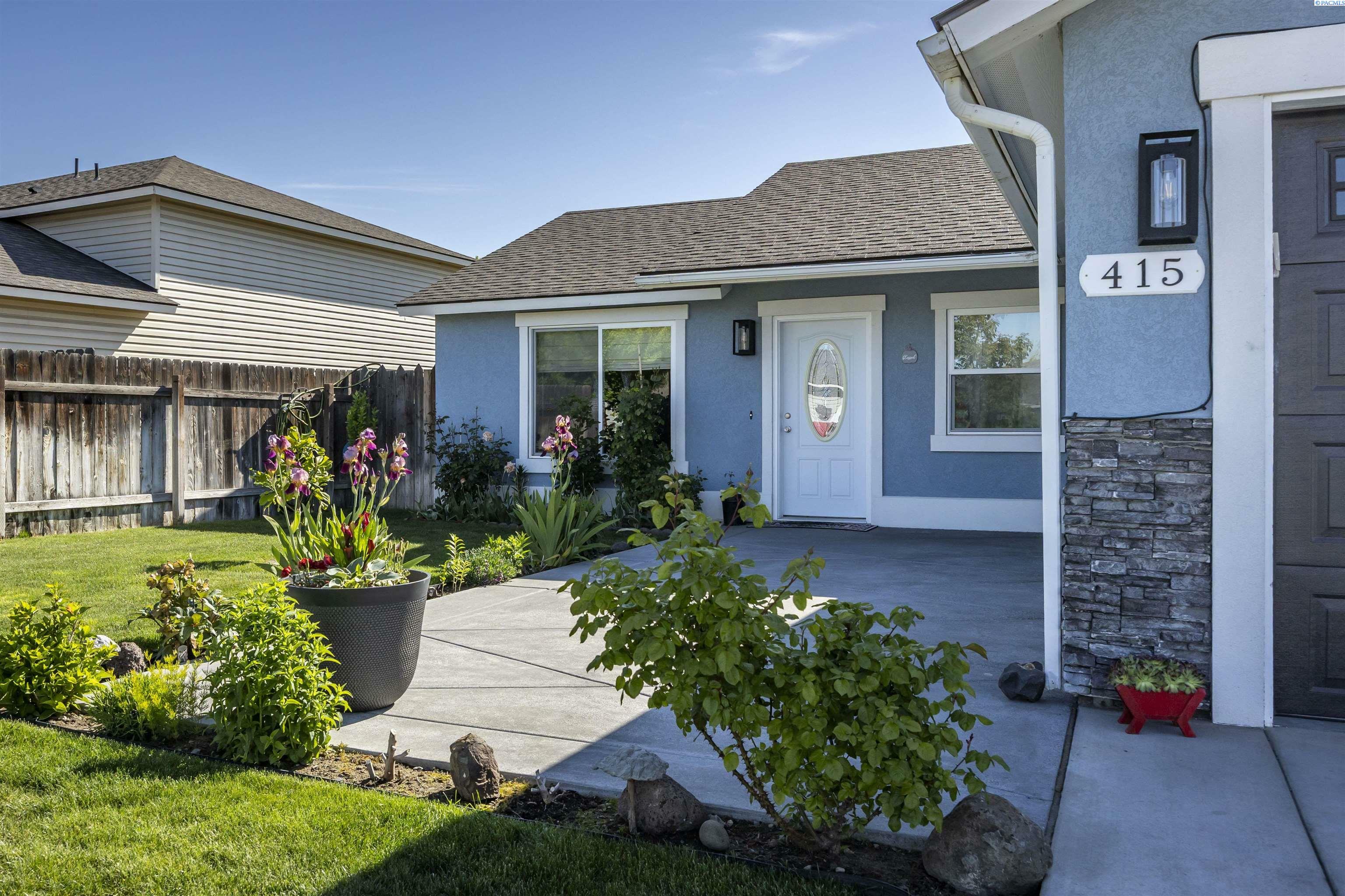 Property Photo: 415 Arbutus Ave WA 99301