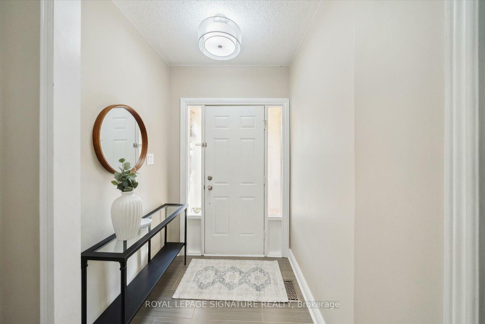 Photo de la propriété: 2013 Lynn Heights Drive ON L1X 1N5