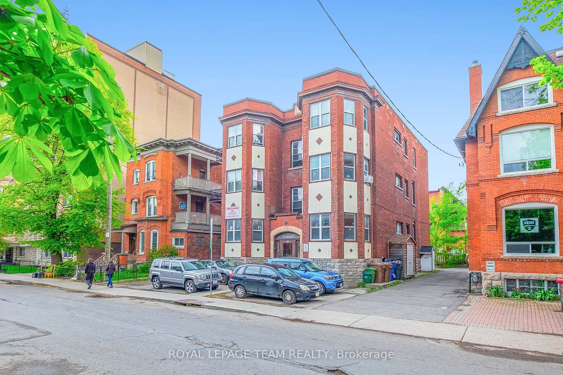 Property Photo: 305 Waverley Street ON K2P 0V9