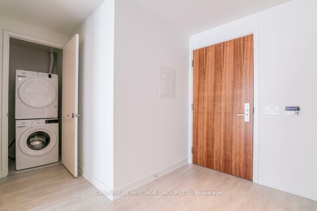 Property Photo: 15 Queen'S Quay East N/A 2303 ON M5E 0C5