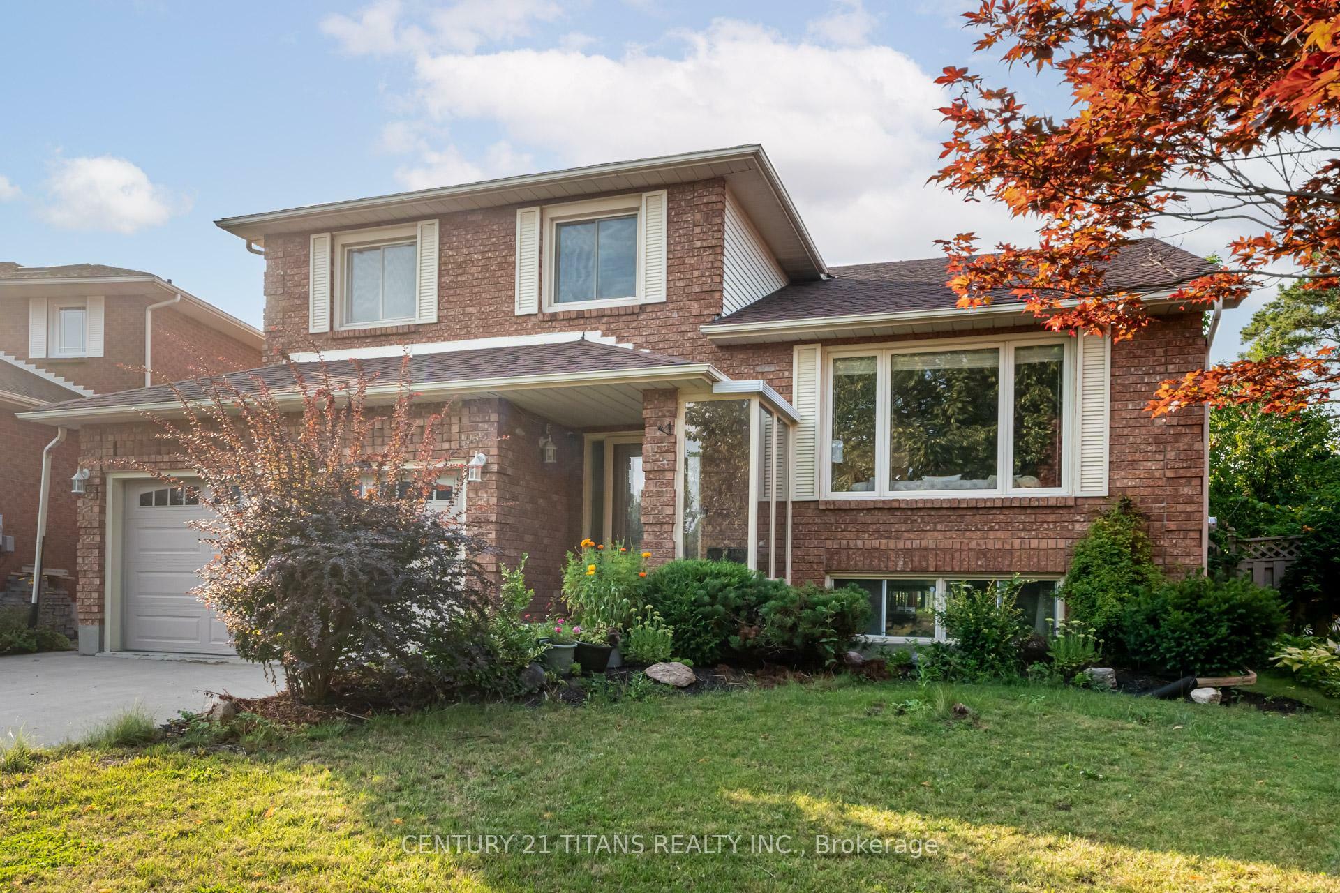 Property Photo: 71 Kingswood Drive ON L1E 1Z3