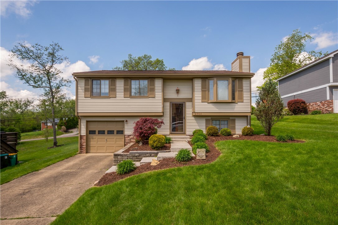 Property Photo:  2764 Ravenwood Dr  PA 15017 