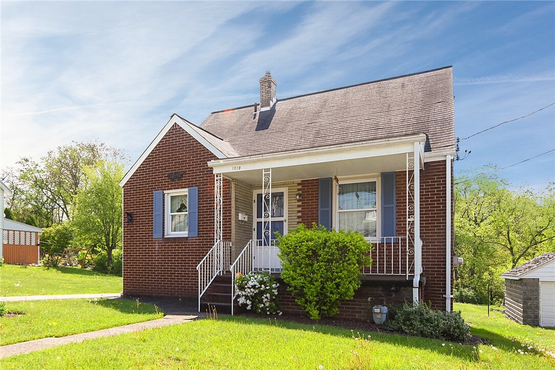 Property Photo: 1819 Grant Street PA 15001