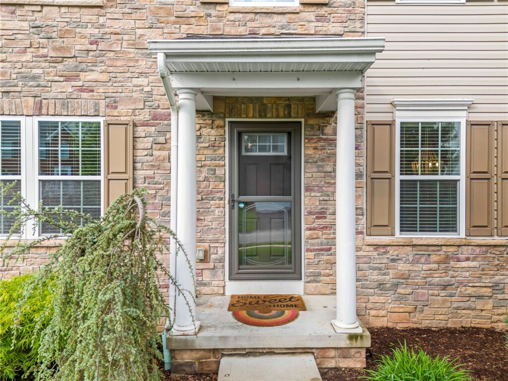 Property Photo: 2095 Majestic Dr PA 15317