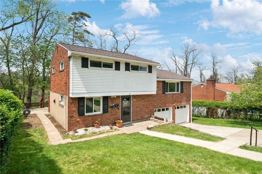 Property Photo: 121 Castle Dr PA 15235