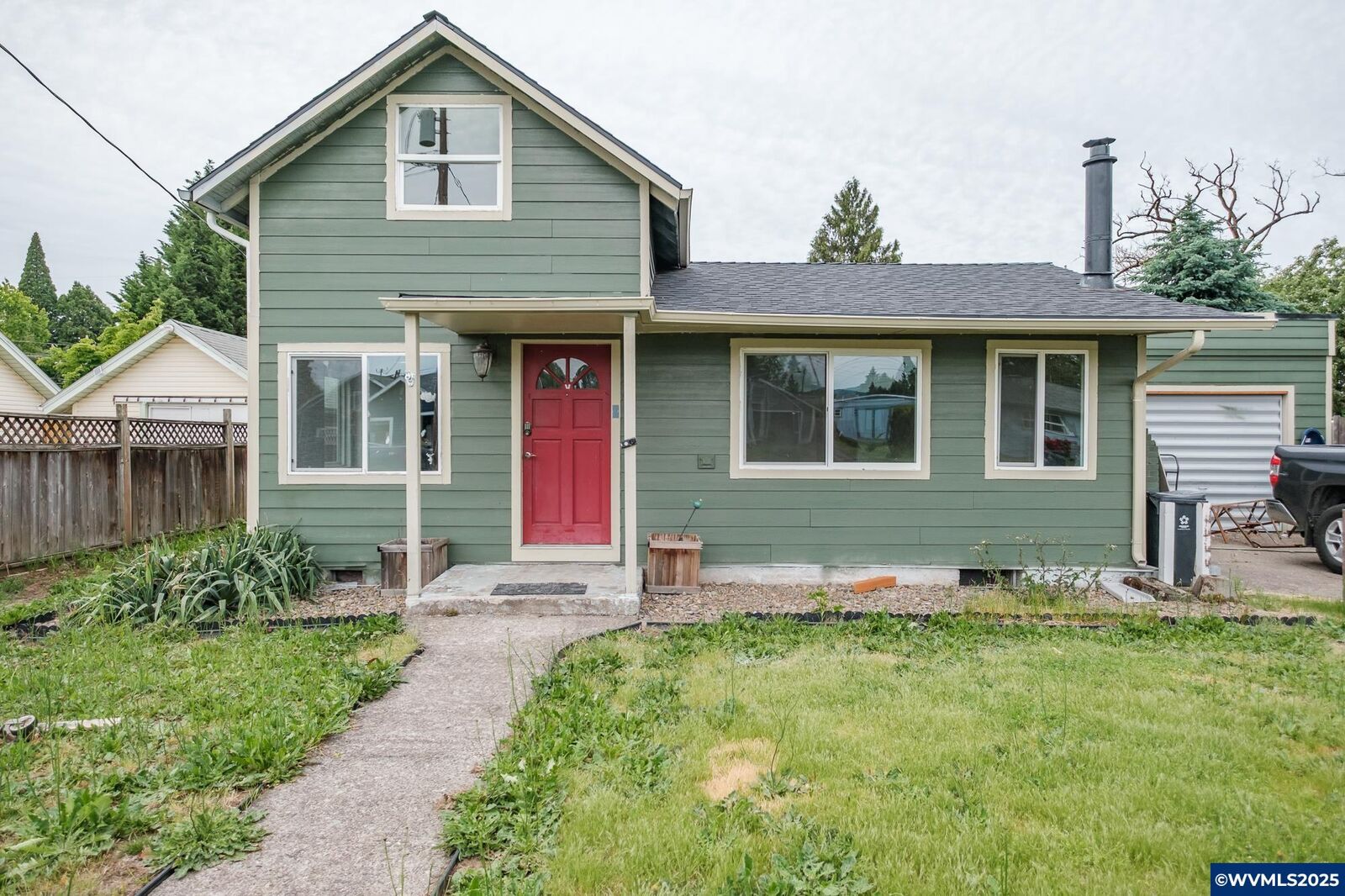 Property Photo: 535 W A St OR 97355
