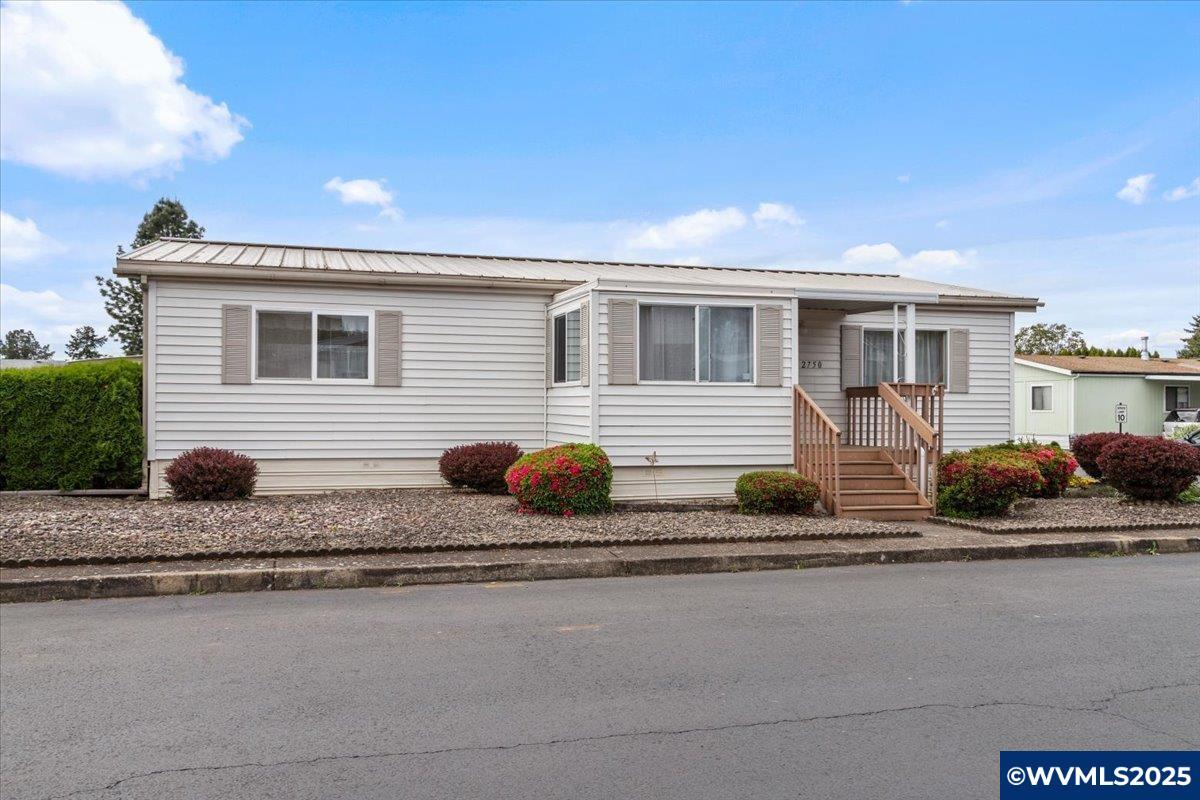 Property Photo: 2750 Oakland Lp SE OR 97317