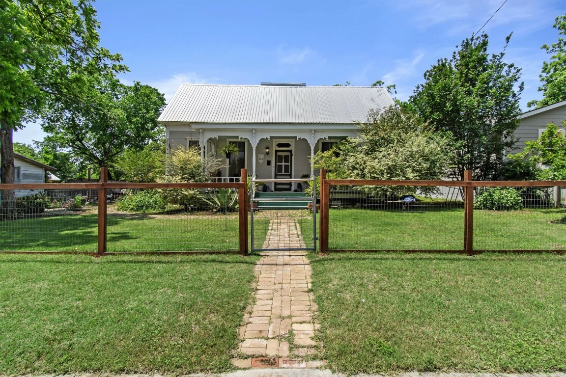 308 S Avenue A  Elgin TX 78621 photo