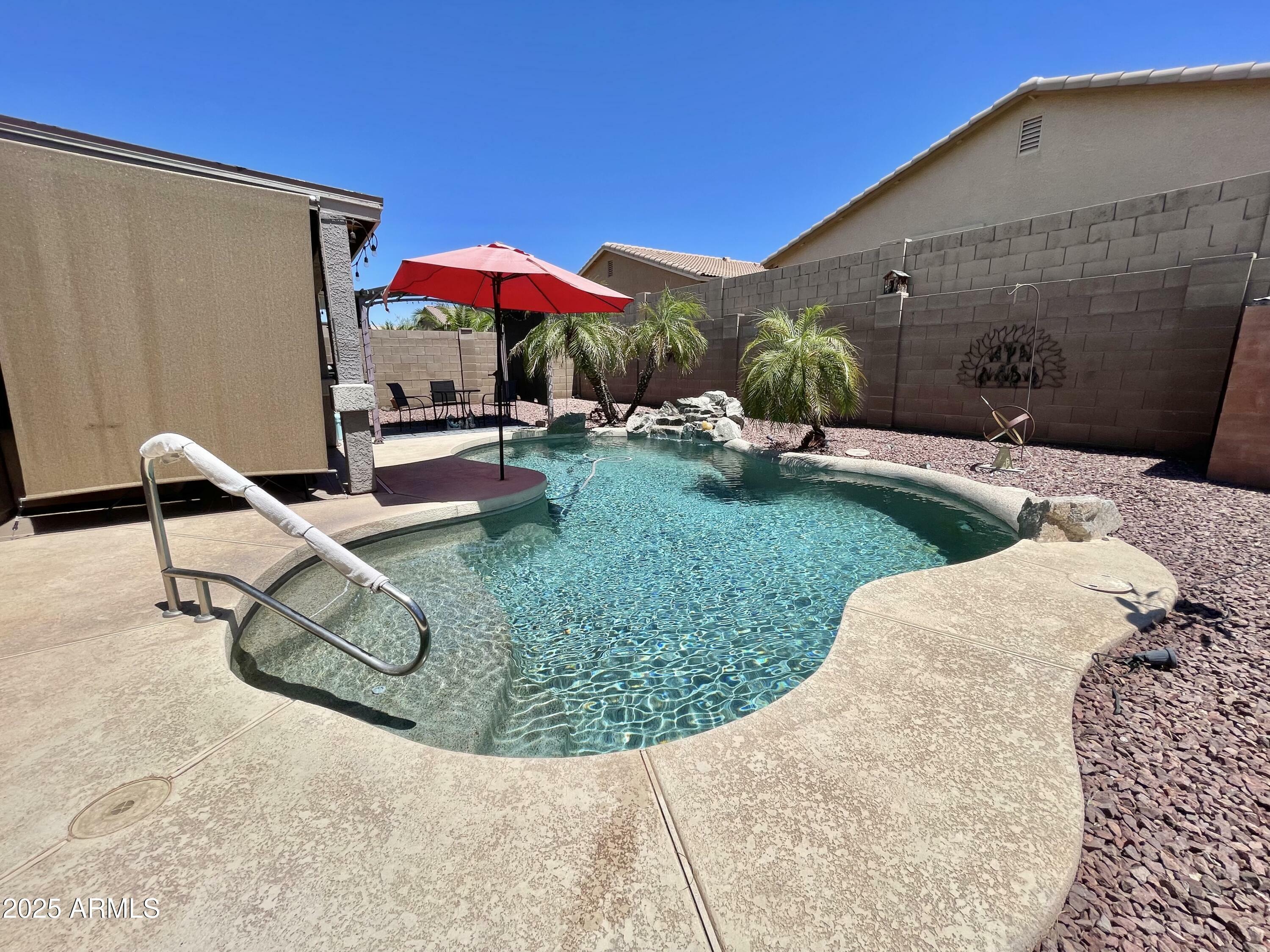 Property Photo:  723 S Weaver Drive  AZ 85120 