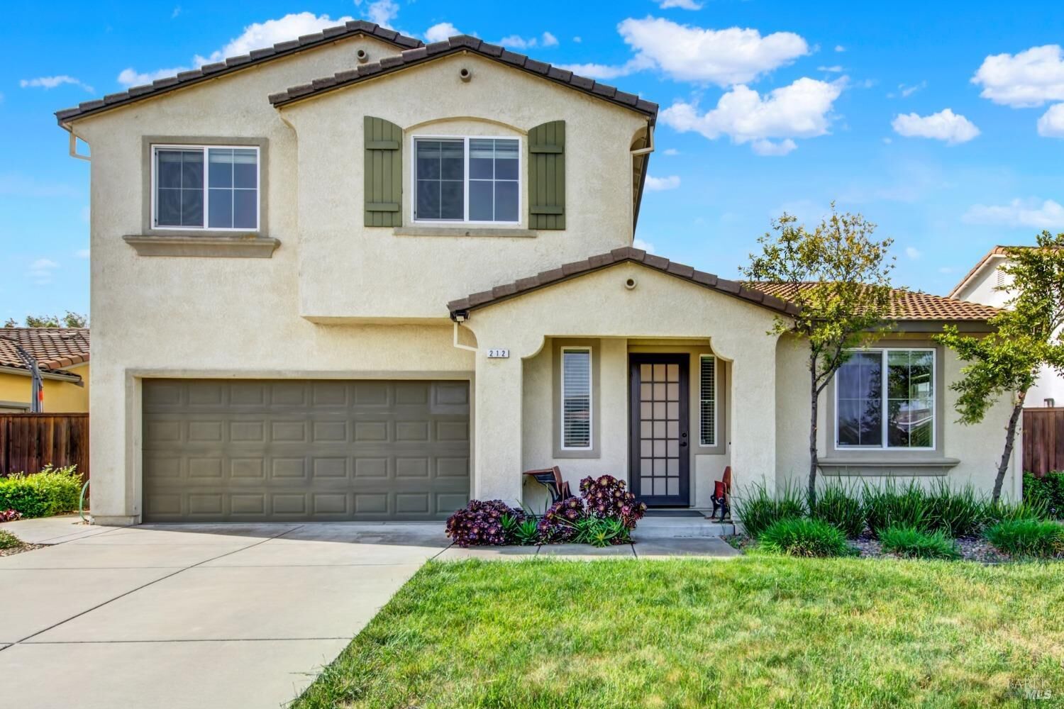 Property Photo:  212 Via Del Sol  CA 95687 