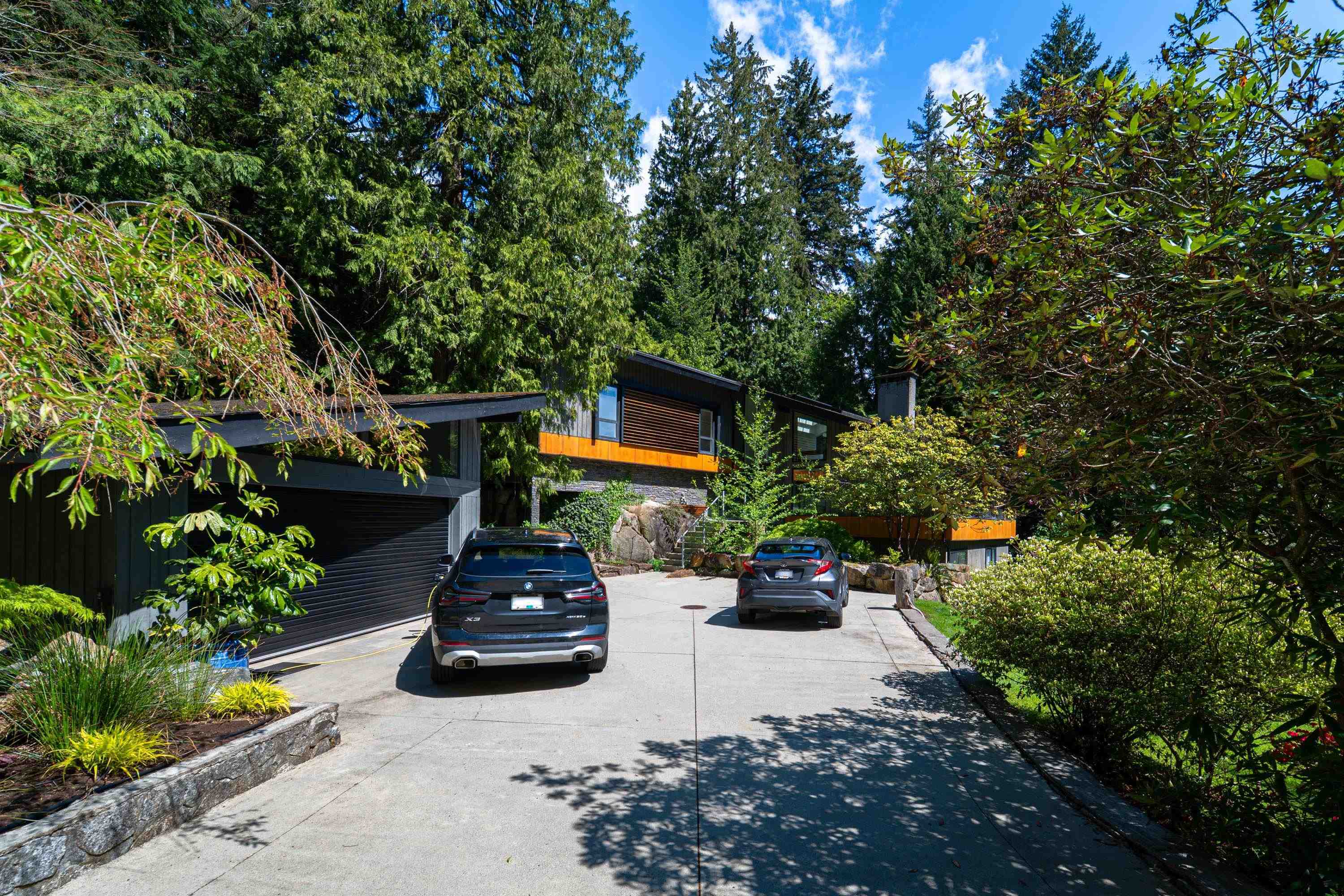 Property Photo: 3985 Bayridge Avenue BC V7V 3J6