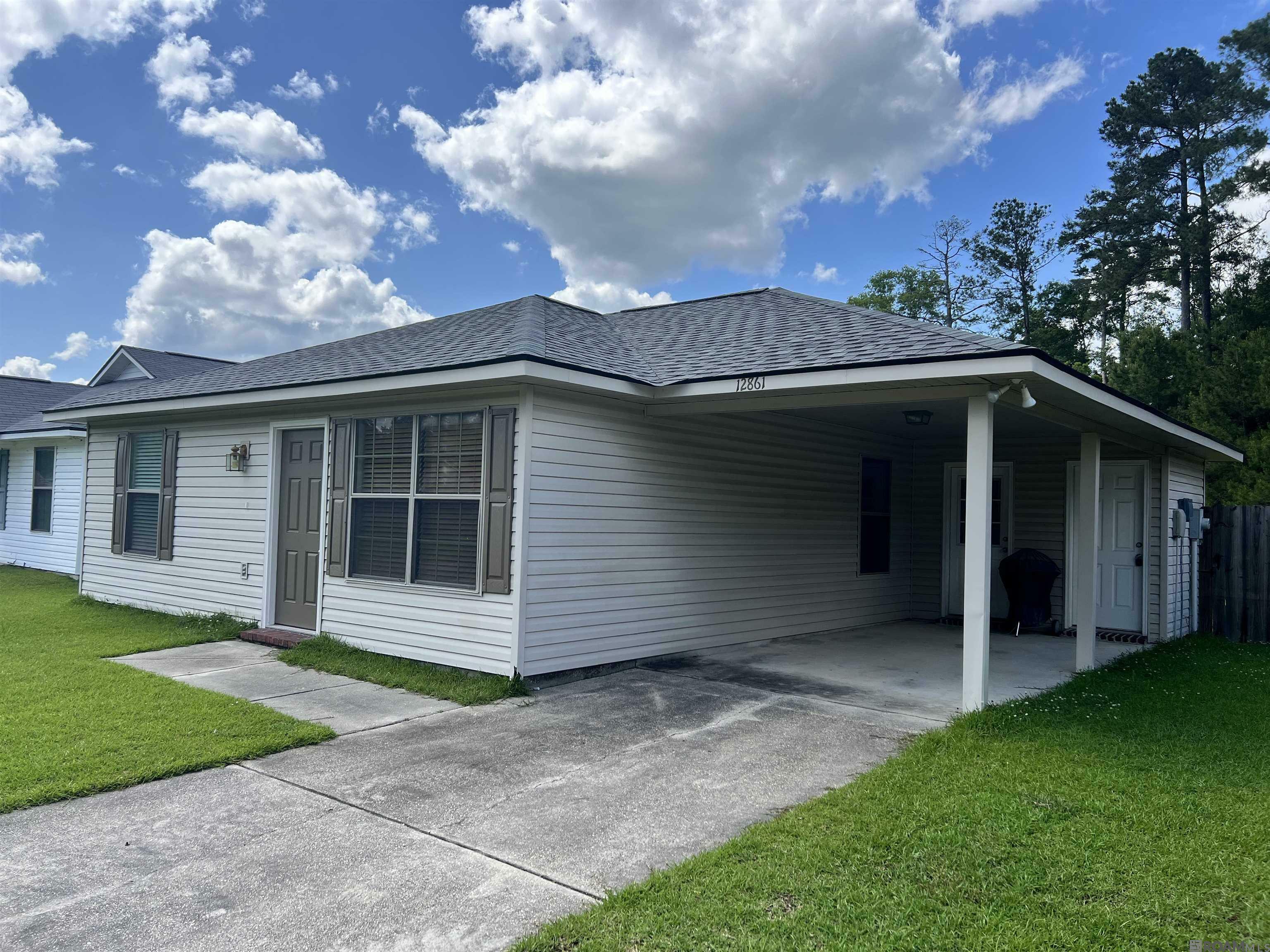 Property Photo: 12861 Mulberry Dr LA 70726