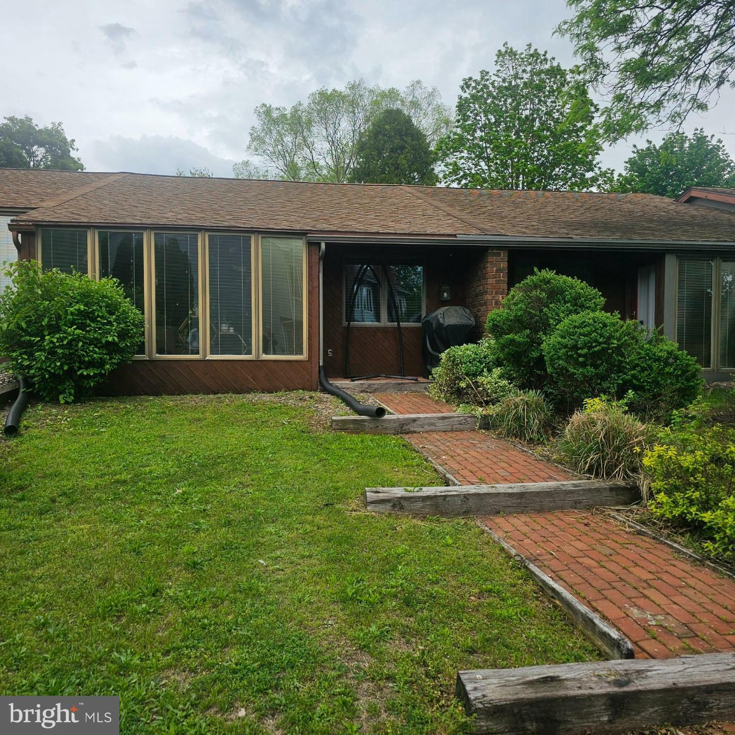 306 Stonegate Cir N  Chambersburg PA 17201 photo