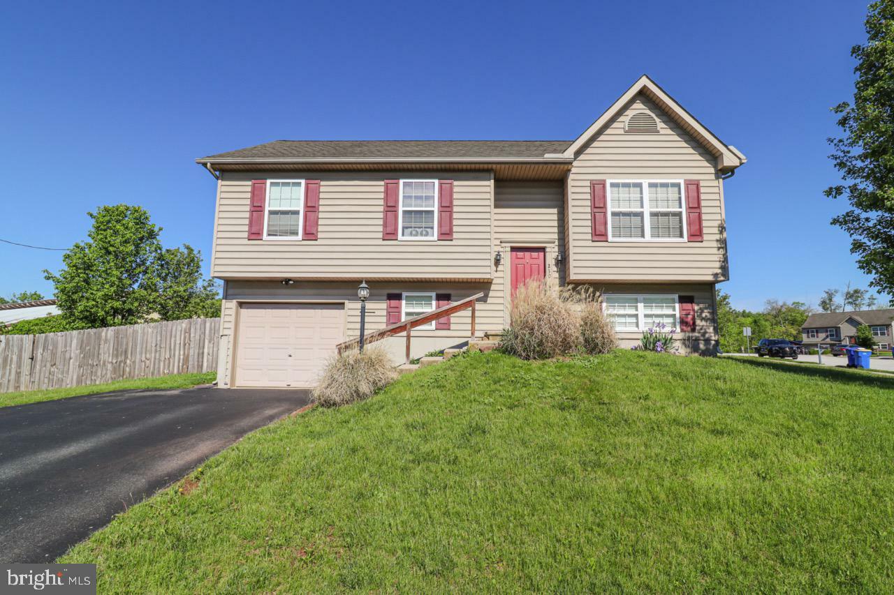 230 Jewel Drive  York PA 17404 photo