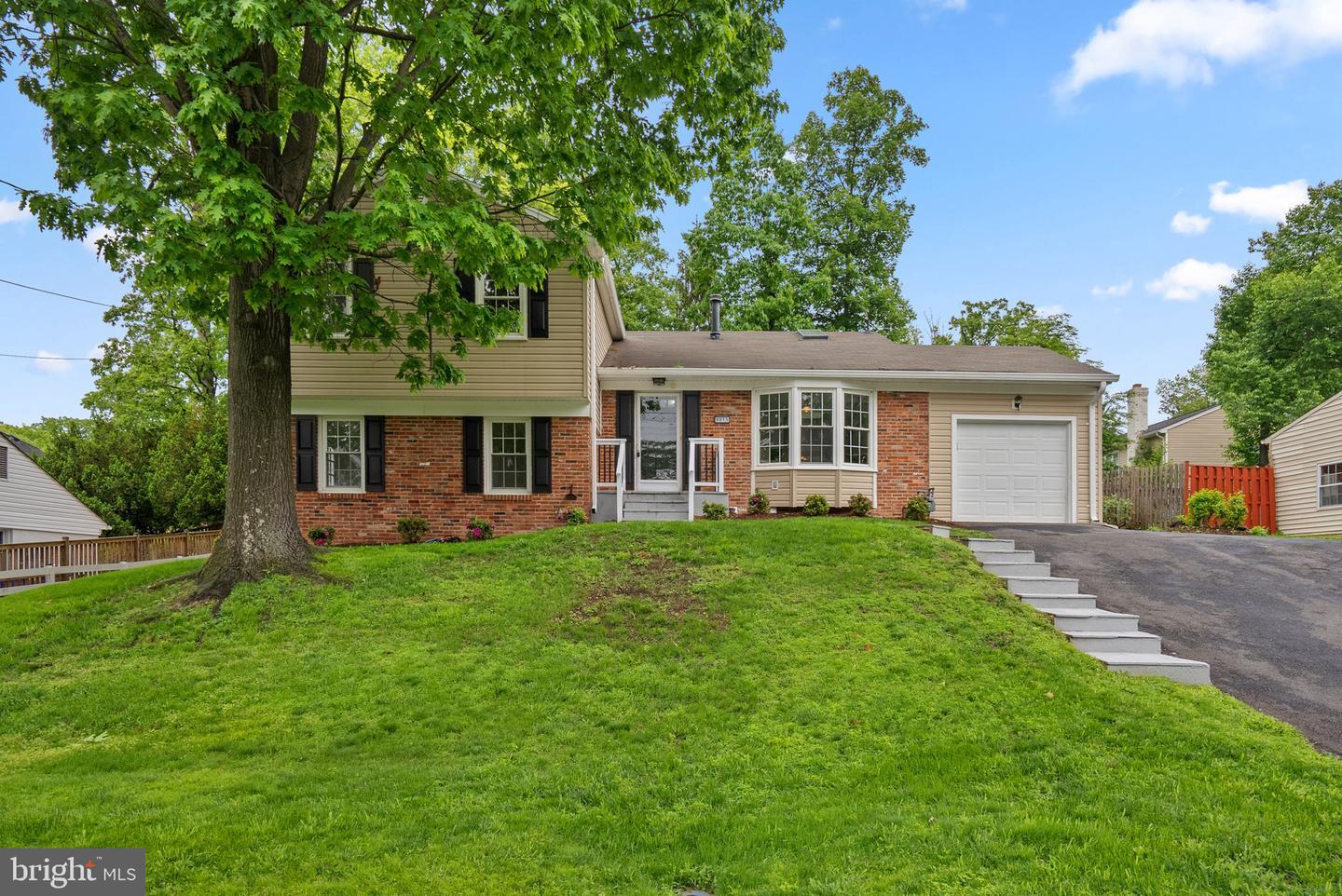 8815 Tuckerman Lane  Potomac MD 20854 photo