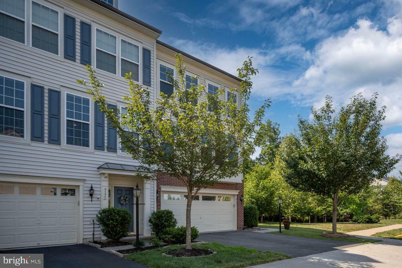 Property Photo: 9173 Balaton Lake Lane VA 20136